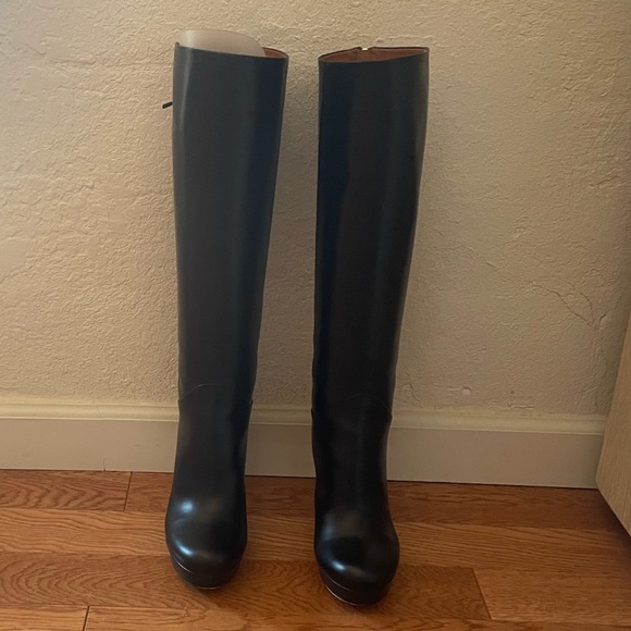 Perfect condition! Never worn and still in the original box - Picture 7 of 12